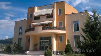 Edificio Indipendente e Ampio Terreno Edificabile