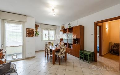 3 LOCALI AL PRIMO PIANO CON BALCONE PANORAMICO