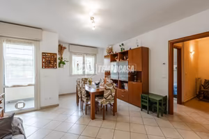 3 LOCALI AL PRIMO PIANO CON BALCONE PANORAMICO
