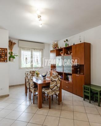3 LOCALI AL PRIMO PIANO CON BALCONE PANORAMICO