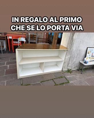 In omaggio Mobili scaffali da cantina garage