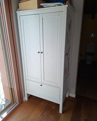 armadio per bambini in legno