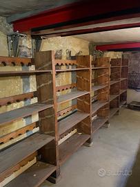 12 metri di scaffalatura per cantina