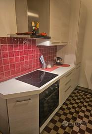 Cucina completa con elettrodomestici 