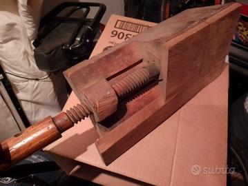 Antica morsa in legno 