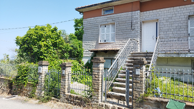 Villa indipendente da ristrutturare