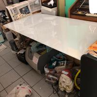 Tavolo/scrivania in vetro e base in ferro