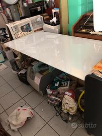 Tavolo/scrivania in vetro e base in ferro