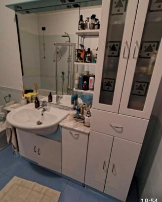 Mobile bagno con lavabo