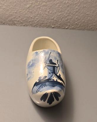 Souvenir in ceramica a forma di zoccolo olandese