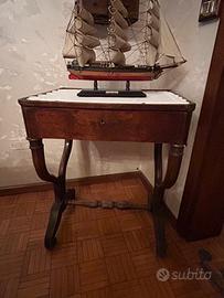 Tavolino d’epoca ottocentesco