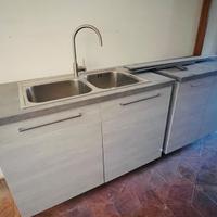 Cucina piano lavabo e piano appoggio