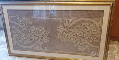 cornice dorata legno vintage con uncinetto