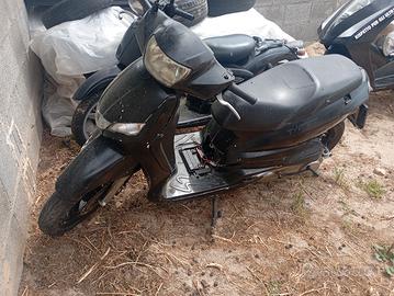 scooter 125 Peugeot tweet 2014