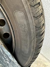 4 Gomme 4 stagioni 185/65 R15 con cerchio ferro