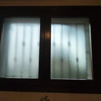 N. 2 FINESTRE IN LEGNO COLOR NOCE CON VETROCAMERA
