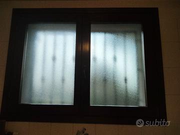 N. 2 FINESTRE IN LEGNO COLOR NOCE CON VETROCAMERA