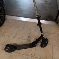 monopattino a spinta