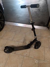 monopattino a spinta