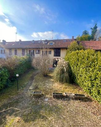 Rustico / Casale di 379 m² con più di 5 locali e b