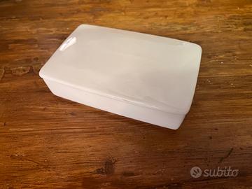 Scatola portaburro in porcellana bianca