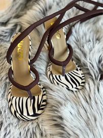 Scarpe con tacco e stampa animalier