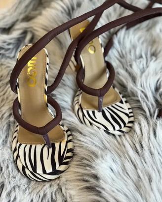 Scarpe con tacco e stampa animalier