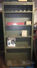 Scaffali armadi officina ricambi e minuteria