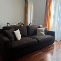 Divano sfoderabile tre sedute con cuscini