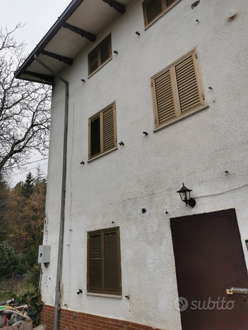 Casa da ristrutturare con terreni più boschivi a P