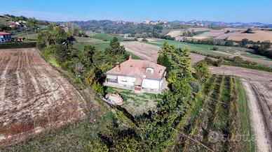 VILLA SINGOLA A MONCUCCO TORINESE