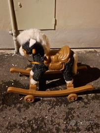 Cavalluccio a dondolo 