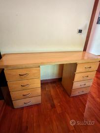 scrivania in legno