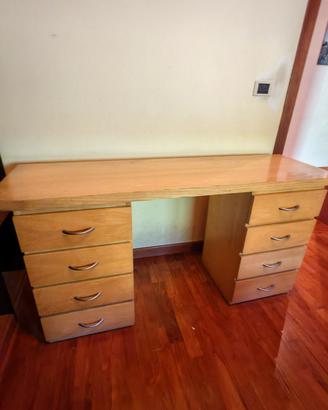 scrivania in legno