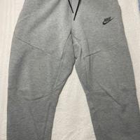 Pantaloni Nike Tech