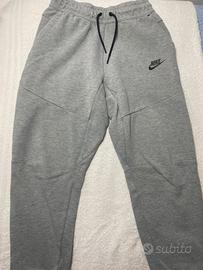 Pantaloni Nike Tech
