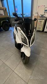 kymco downtown 300 con bauletto parabrezza nero