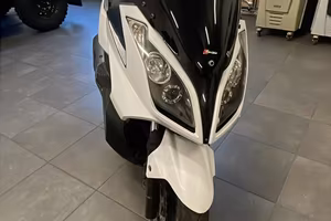 kymco downtown 300 con bauletto parabrezza nero