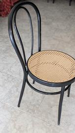 Sedia nera metallo e seduta plastica 