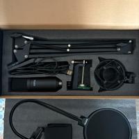 Microfono con asta per streaming, podcast e altro