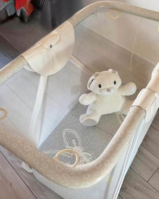 Box Cam con tappeto morbido e coniglio peluche