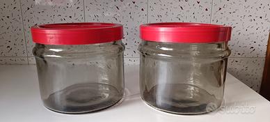 Barattoli grandi di varie dimensioni per conserve