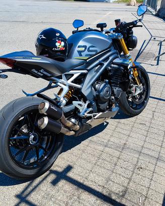 Triumph Speed triple rs 1200 