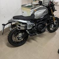 Benelli Leoncino 800 trial