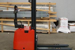 LINDE TRANSPALLET ELETTRICO USATO A COLONNA