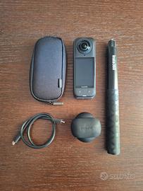 Insta360 X5 e accessori