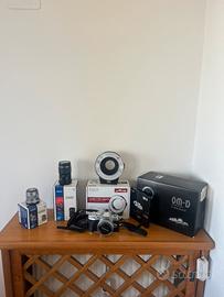 Olympus OM-D E-M10 Mark III + 3 obiettivi e flash