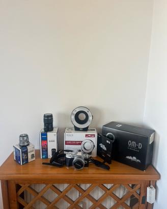 Olympus OM-D E-M10 Mark III + 3 obiettivi e flash