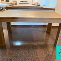 Tavolo nuovo in rovere nodato