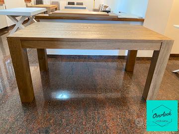 Tavolo nuovo in rovere nodato